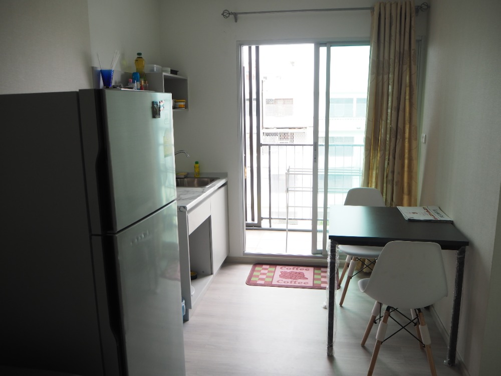 For RentCondoRamkhamhaeng, Hua Mak : Room to rent  Pool view 26.3 SQ.M Ramkhamhang 60 Road   8,000 Baht ( If no car parking discount 500 Baht )