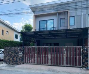 For RentTownhouseLadkrabang, Suwannaphum Airport : For Rent Townhome 2 storey The Connect Village 27 Suan Luang-On Nut. Chaloem Phrakiat Rama 9 Soi 67 Very beautiful house, behind the corner, to the kitchen, to the roof of the car park Fully furnished, living, no pets allowed.