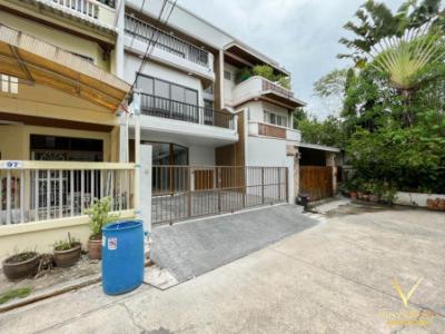 For SaleTownhouseLadprao101, Happy Land, The Mall Bang Kapi : House for sale, townhouse, Ladprao 71, social welfare 10 villages, Kasemsan 1, completely renovated, ready to move in