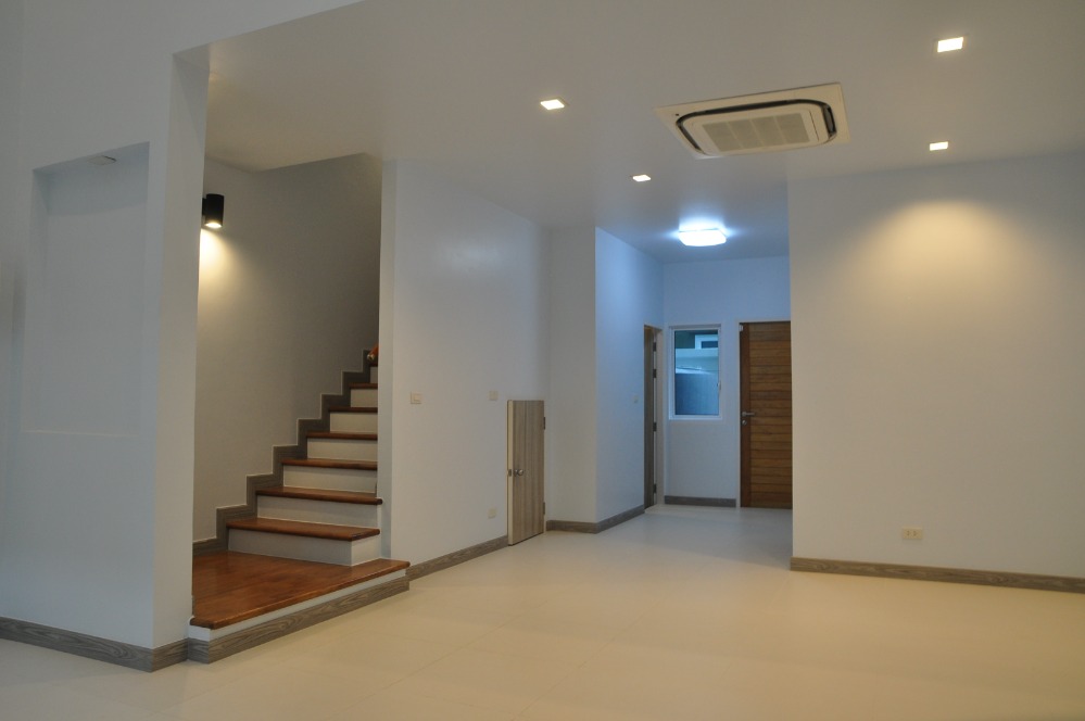 For SaleTownhouseRama 2, Bang Khun Thian : Selling very cheap!!! Townhome 3.5 floors, Astera Bless Rama 2, next to Rama 2 road, near Central Rama 2, size 260 sq m., 3 bedrooms, 3 bathrooms, 2 parking spaces, angelic condition !!!!