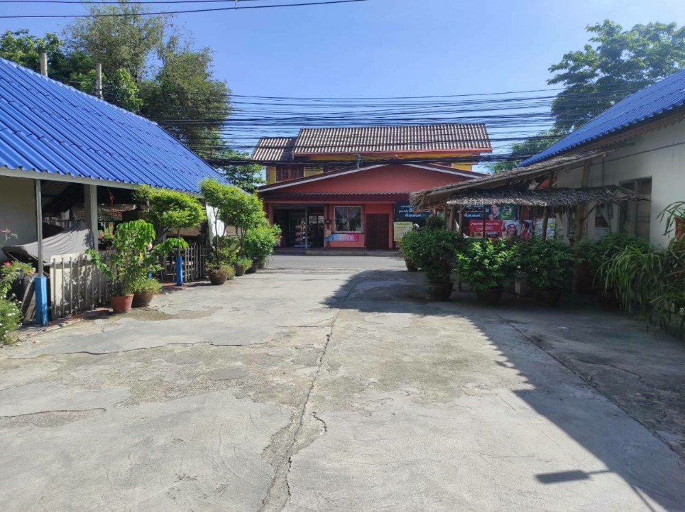 For SaleHouseChaengwatana, Muangthong : House and land for sale Soi Prasert Islam, size 200 square meters, 50 meters to the entrance of the alley, very good location