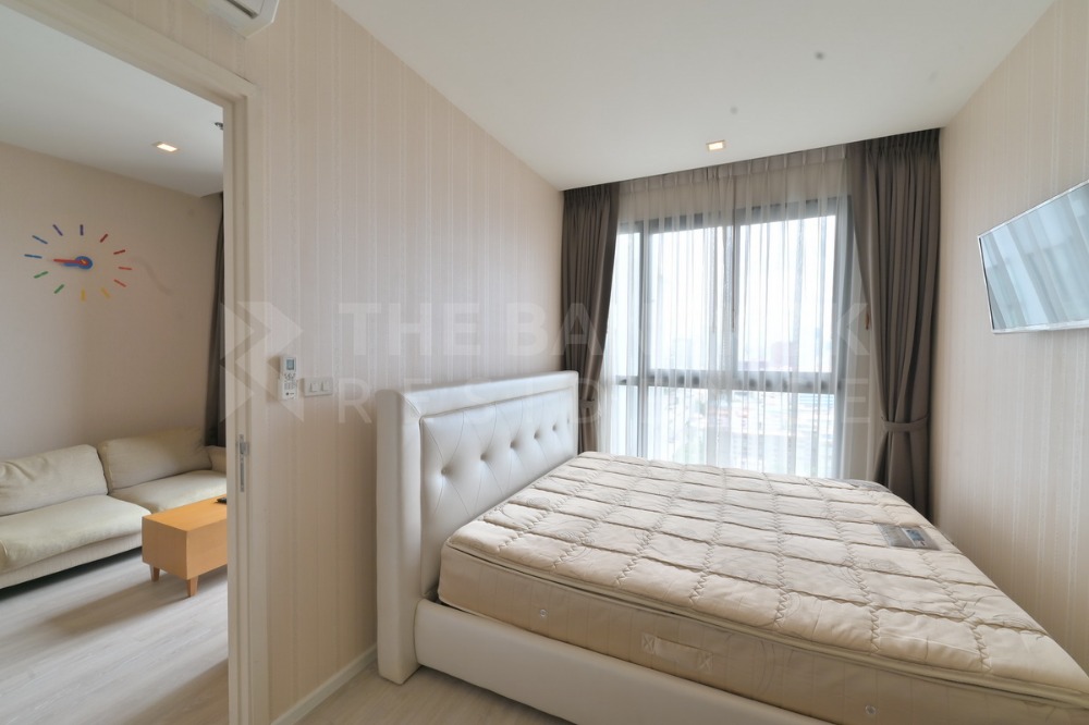 For SaleCondoRatchadapisek, Huaikwang, Suttisan : [ Urgent sale !! ] Condo Quinn condo ratchada >>> 1 room, 34 sq m, beautifully decorated room, fully furnished. Its worth buying a lot of money! Cheapest, best value for money, high floor, pool view, very beautiful, can walk to MRT Sutthisan, gre