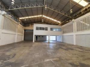 For RentWarehousePathum Thani,Rangsit, Thammasat : For Rent Rent a warehouse with office. Pathum Thani-Sam Khok Road, Pathum Thani, area 700 square meters, good location, trailer can go in and out.