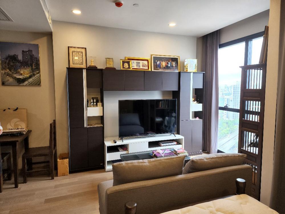 For SaleCondoSiam Paragon ,Chulalongkorn,Samyan : Brand new room, first hand condition!!! Sell with furniture !! Ashton chula- silom condo 1 bedroom. 1 bathroom. Size. 31 sq m. Very beautiful Lum view view. mrt Samyan. Price is only 7,750,000 # opposite Chula University 062-6562896. Ray 😄 line : fritolay