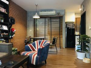 For RentTownhouseLadkrabang, Suwannaphum Airport : House for rent in Klang Muang, Rama 9 Motorway, decorated in modern loft style, near 3 BTS lines, expressway