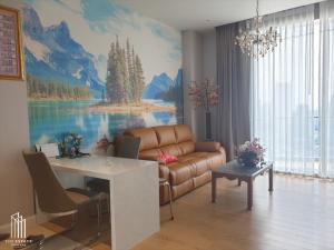 For RentCondoWongwianyai, Charoennakor : Condo for RENT *Magnolias Waterfront Residences, 30+ floors, with views of the Chao Phraya River. The room is fully furnished. Wide area @60,000 Baht