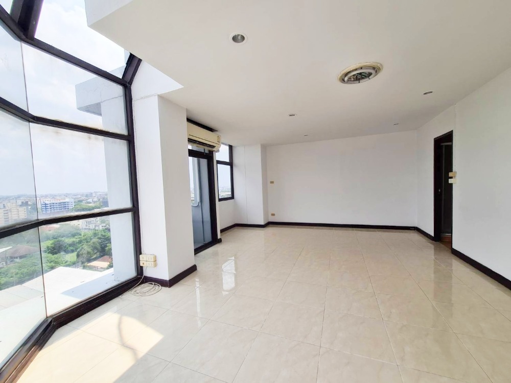 For SaleCondoRatchadapisek, Huaikwang, Suttisan : Condo for sale, Ratchaarpha Tower, 12A floor, 60 sq.m., Soi Ratchadaphisek 32, best location, corner, open view, balcony on 3 sides, near MRT Ladprao