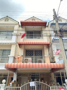 For SaleTownhouseKaset Nawamin,Ladplakao : Selling cheap as in condition, 3-storey townhome, Sittharom Village. Soi Lat Pla Khao 87 (access to the village 3 Soi Lat Pla Khao 83,85,87 )