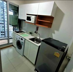 For RentCondoThaphra, Talat Phlu, Wutthakat : Condo for rent, The President Sathorn-Ratchapruek, next to BTS and MRT Bang Wa, 30 sqm, 1 bedroom, 1 bathroom, 1 living room, 10th floor, 9500 / month, the room is not hot, there is a building next to the sun visor, garden view. If interested, call Khun C