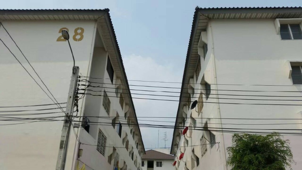 For SaleCondoLadkrabang, Suwannaphum Airport : Condominium for sale, Eua Arthorn Romklao 2, building 28, 4th floor, corner room, selling 470,000 baht (negotiable)