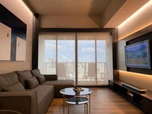 ขายคอนโดสุขุมวิท อโศก ทองหล่อ : For Sell Loft Asoke Modern Loft Decoration 2Bedrooms High Floor 30 up