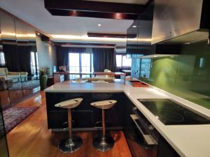 For SaleCondoSathorn, Narathiwat : For sales: a very good deal Sathorn Gardens Condo, 1 BR (can renovate to 2 BR), 109 sqm, Luxury deco, floor 20+, Unblocked view, MRT Lumpini