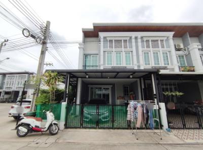 For SaleTownhouseSamut Prakan,Samrong : Behind the corner, the biggest! Area 27.4 square meters, 4:30 a.m.! 2-storey townhome, Golden Town Sukhumvit, Bearing BTS Station