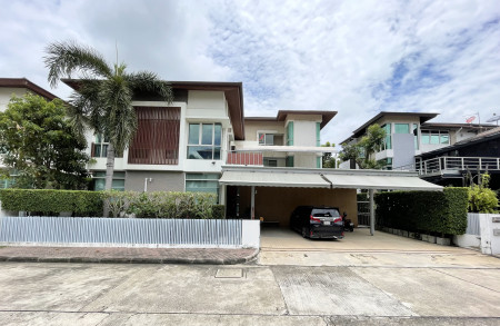 For RentHousePattanakan, Srinakarin : Single House for rent at Pattanakarn Road near highway 5 bedrooms 6 bahtroom
