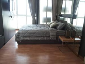 For RentCondoBangna, Bearing, Lasalle : The Coast Bangkok Urgent rent !! The room is very spacious. You can ask for more information.