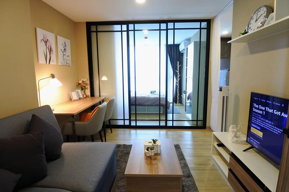 For RentCondoChaengwatana, Muangthong : 🌟🌟🌟 There is a resident 🌟🌟🌟🙏🙏 📌 The Cube South, Building D, top floor, 5th floor ✅ Private corner room 28 sq.m. South, wind blowing, not hot, beautiful view, see the sky, beautiful room 🥰 If contract 2 years Reduced to 9,500 B 💥💥