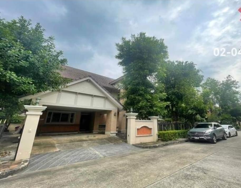 For SaleHouseYothinpattana,CDC : W176 for sale, second hand detached house, Q.House brand, Laddarom Ekamai-Ramintra project, behind the corner of Praditmanutham Road.
