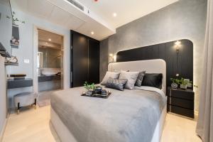 For SaleCondoRama9, Petchburi, RCA : Luxury condo for sale in Rama 9 ! Ashton asoke-rama9 (Aston Asoke-Rama 9) mini 2 bed 43.15 sq.m. high floor price 8,990,000 baht !