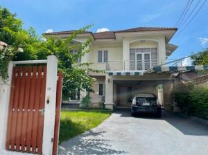 For RentHouseSapankwai,Jatujak : 2 storey detached house with furniture, 250 sq m. for rent, registered company, Rama 6 road before Pradipat intersection, near BTS Saphan Khwai Tipco Tower