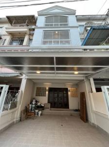 For SaleTownhouseOnnut, Udomsuk : For SALE with lease agreement until April 2023  Townhouse 4 stories