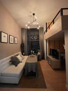 For RentCondoRama9, Petchburi, RCA : Chewathai Residence Asoke, Loft Duplex room, beautiful decoration