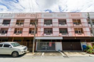 For SaleTownhouseNonthaburi, Bang Yai, Bangbuathong : 3-storey townhouse for sale, Chorrungrueng Village 6, Bang Bua Thong, 24 sq m., 4 bedrooms, 3 bathrooms, only 400 meters from the main road.