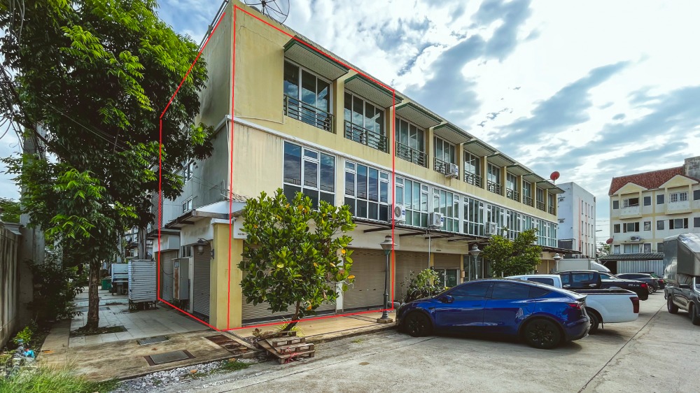 For RentOfficePathum Thani,Rangsit, Thammasat : Commercial building for rent, 2 rooms, 3 floors, 162 sq.m., near Thai market, Khlong Song, Khlong Luang, Pathum Thani.