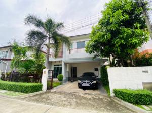 For RentHouseNawamin, Ramindra : ✨ Single house for rent, Setthasiri Wongwaen, Ramintra ✨ Renovated the whole house, ready to move in, size 55 square meters, a project of Sansiri group. The atmosphere is quiet, shady, the neighbors are very good.
