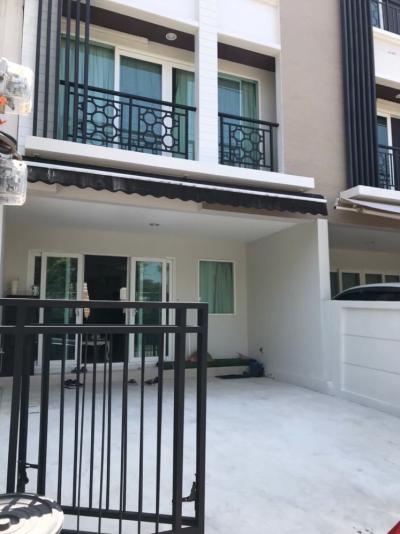For RentTownhouseLadkrabang, Suwannaphum Airport : For rent, Baan Klang Muang, Rama 9 (Motorway) Beautiful house, ready to move in, located on the biggest main road 😍