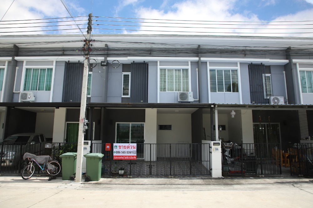 For SaleTownhousePathum Thani,Rangsit, Thammasat : 📌For Sale !! For Sale Townhome 4 bedrooms Pruksa Ville 100 behind Khlong Luang Market Very new ✅ Best price !!
