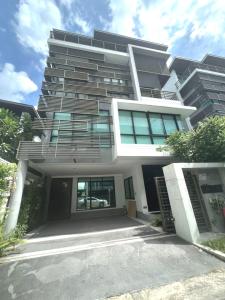For RentOfficeRama9, Petchburi, RCA : 4 storey office building for rent, Rama 9 area, near The Nine Rama 9, Nirvara, with office equipment