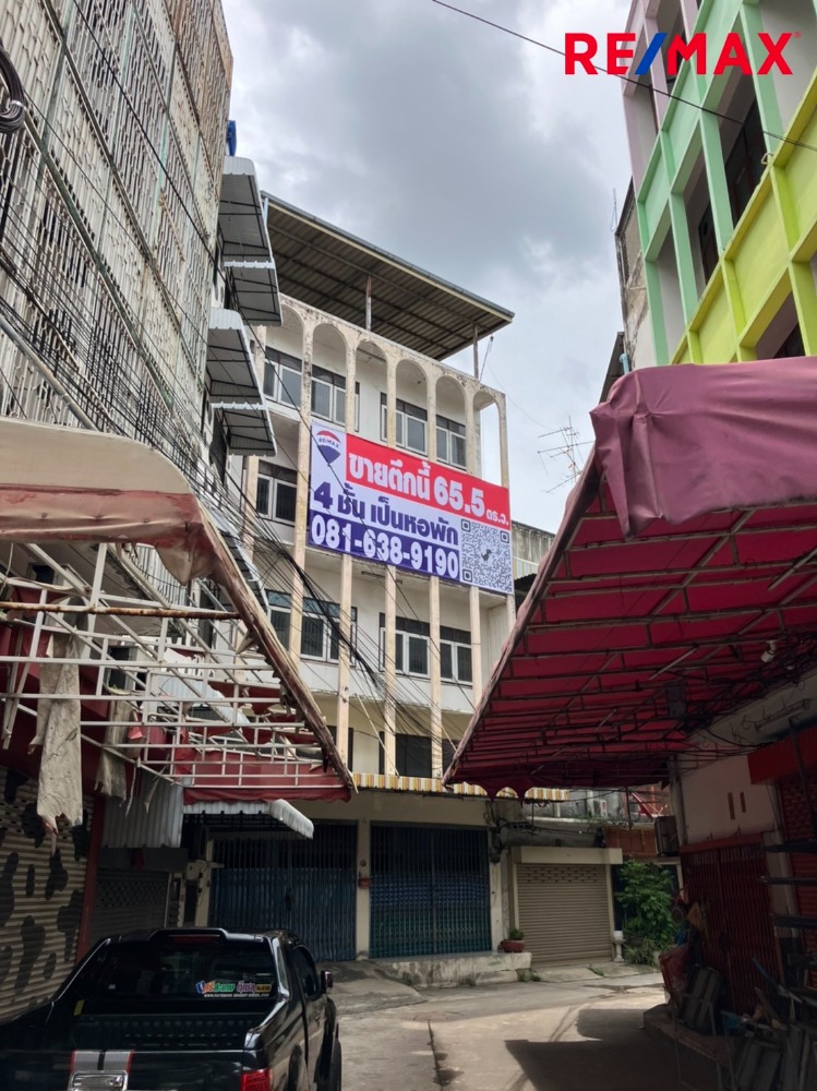 For SaleShophousePinklao, Charansanitwong : Commercial building for sale : 4-storey building for sale, Charansanitwong Road (66/3), near Sirindhorn Road Intersection, 200 meters distance, 25 meters walking distance from the alley, clearly visible from Charansanitwong Road.