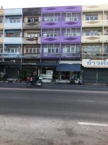 For SaleShophouseMahachai Samut Sakhon : Selling commercial buildings, 2 booths (connected) 4 and a half floors, good location, can be sold, next to Kijmanee Road, next to the main road