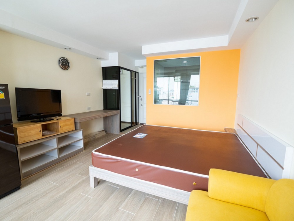 For SaleCondoRatchadapisek, Huaikwang, Suttisan : Tel. 087-980-0040 For Sale Condo Humble Living @ Chintawet @MRT Sutthisan 23 sq.m Studio Room 6th floor Facing East, Fully furnished