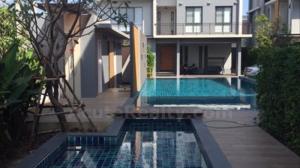 For RentHouseBangna, Bearing, Lasalle : House for rent in Sukhumvit 105. 5 bedrooms. Have swimming pool. Pet friendly