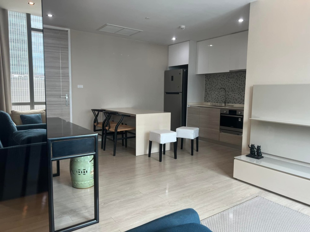 For RentCondoSukhumvit, Asoke, Thonglor : TR013_P THE ROOM SUKHUMVIT 21 **Very beautiful room, fully furnished, you can drag your luggage in** Condo in the heart of the city Easy to travel near BTS