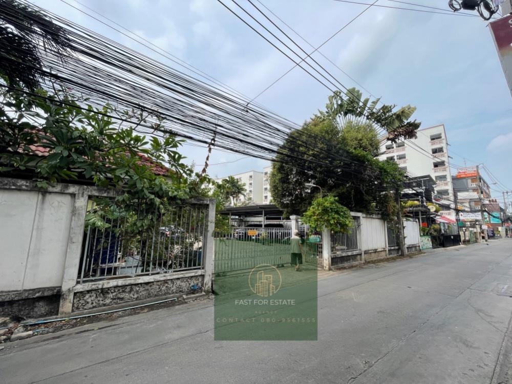 For SaleLandChokchai 4, Ladprao 71, Ladprao 48, : Land in the heart of the city‼️suitable for investing in an apartment in Ladprao 101, rectangular shape, must be rented out, great, cant find it anywhere else.