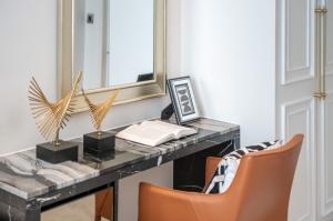 For RentCondoSukhumvit, Asoke, Thonglor : For rent 𝙆𝙝𝙪𝙣 𝘽𝙮 𝙔𝙊𝙊 Super Luxury Condominium Fully Furnished​ Modern​ style​