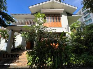For RentHouseWitthayu, Chidlom, Langsuan, Ploenchit : Single house for rent on land 250 sq m. Suitable for doing business in Lang Suan location | Lungsuan retail space