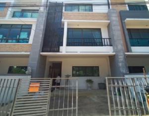 For RentTownhousePathum Thani,Rangsit, Thammasat : For Rent 3-storey townhome for rent, Living Residence Rangsit project, along Khlong Rangsit Road (Tiwanon), near St. Carlos Hospital, Poonsap Market, 4 air conditioners, fully furnished, can accommodate small animals.