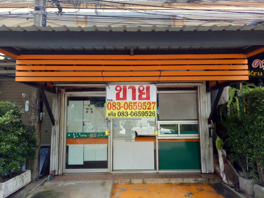 For SaleShophousePrachin Buri : Two and a half storey commercial buildings for sale in Eua Aree Village near Sahapat Kabinburi Group.
