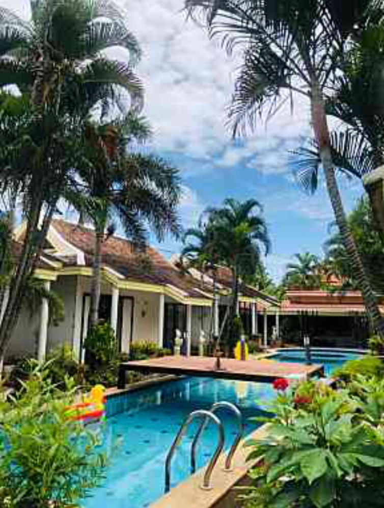 For SaleBusinesses for salePattaya, Bangsaen, Chonburi : House/resort for sale, area 200 square meters, near Bang Saray Beach, Sattahip, only 150 meters, in the municipality of Bang Saray Subdistrict, Sattahip District, Chonburi Province.