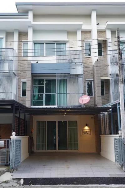 For RentTownhouseLadprao101, Happy Land, The Mall Bang Kapi : Townhome for rent, Village Town Plus X Ladprao. Along Ramintra Express