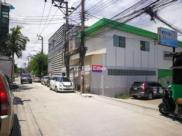 For RentWarehouseChokchai 4, Ladprao 71, Ladprao 48, : 3-storey warehouse for rent with office, Nakniwat area, Chokchai 4, Ladprao 71, social work area, 28, usable area of 500 sq.m., formerly a curtain sewing factory. Suitable as a factory or warehouse, single phase power 30/100 (wired to support 3 phase alre