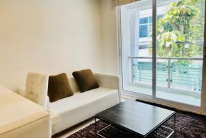 For SaleCondoSilom, Saladaeng, Bangrak : The Surawong Condo: studio size 40.40 square meter; Beautiful room with 1 bedroom, 1 bathroom, 1 living room, an already built-in kitchen, and a balcony