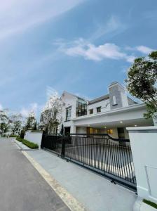 ขายบ้านพัฒนาการ ศรีนครินทร์ : Brand new Luxury house for sale at Narasiri Krungthep Kreetha
