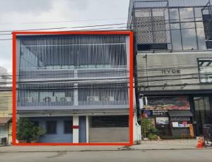 For RentHome OfficeBangna, Bearing, Lasalle : For Rent Commercial building / office building, 3 floors, 2 booths, beautiful decoration, 8 air conditioners, 4 parking spaces, Bangna-Trad km.8, not deep into the alley, very good location
