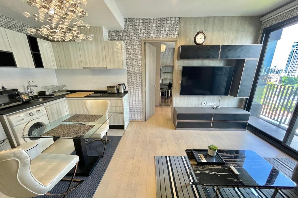 ให้เช่าคอนโดสุขุมวิท อโศก ทองหล่อ : For rent Luxury Condo 1 bedroom 58 sq.m at HQ Thonglor by Sansiri.[ BTS Thonglor ]