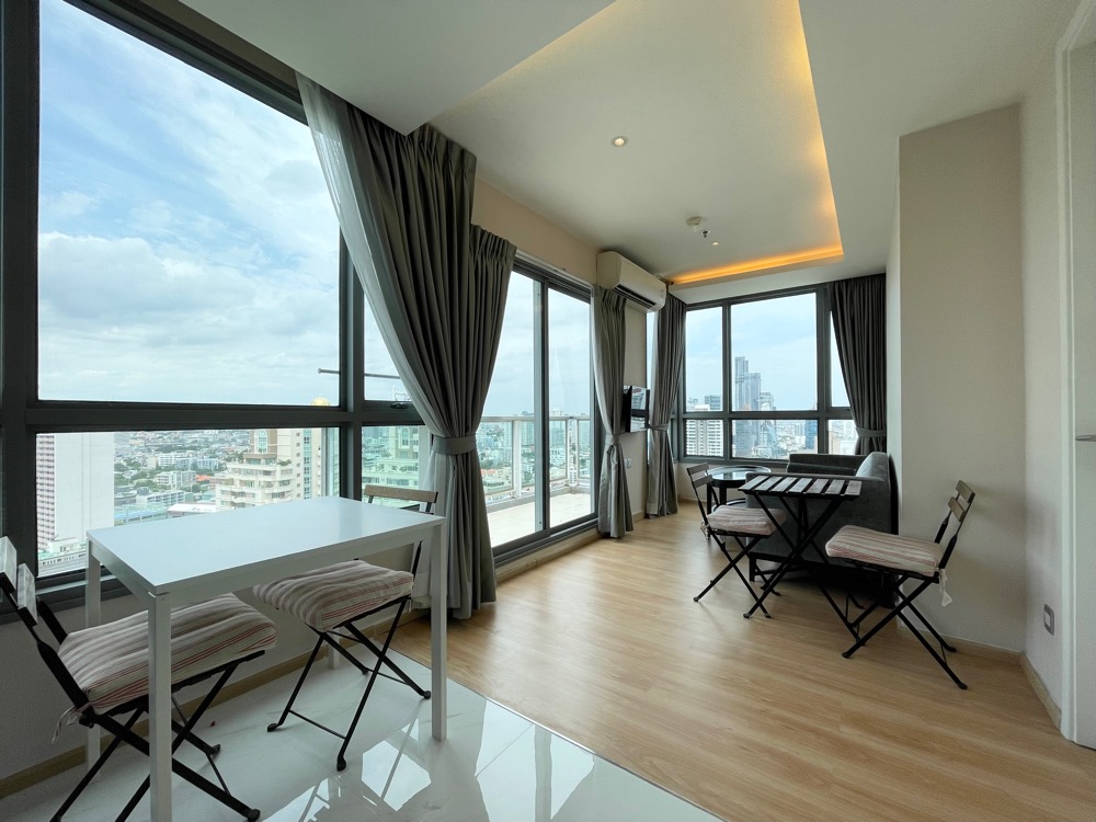 For SaleCondoSukhumvit, Asoke, Thonglor : Sell nice unit with high floor corner room H Sukhumvit 43 1 bedroom 50.28 SQM. Near BTS Phrom Phong EmQuatier