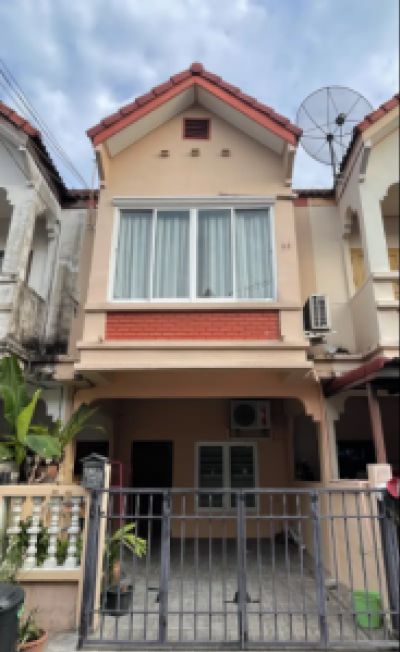 For RentTownhouseNawamin, Ramindra : Townhouse for rent, Lert Ubon Village, near Watcharaphon Intersection. Ready furniture and electrical appliances, beautiful decoration (SAV219)